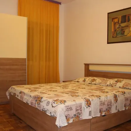 Bohemia Retro In Centar Guest house